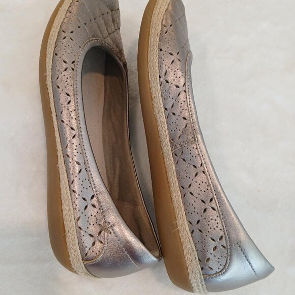 CLARKS COLLECTION METALLIC SILVER FLATS - Picture 3 of 6